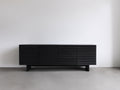 Mueble recibidor de tablero 180x40x65 cm - negro - 4 puertas con frente acanalado